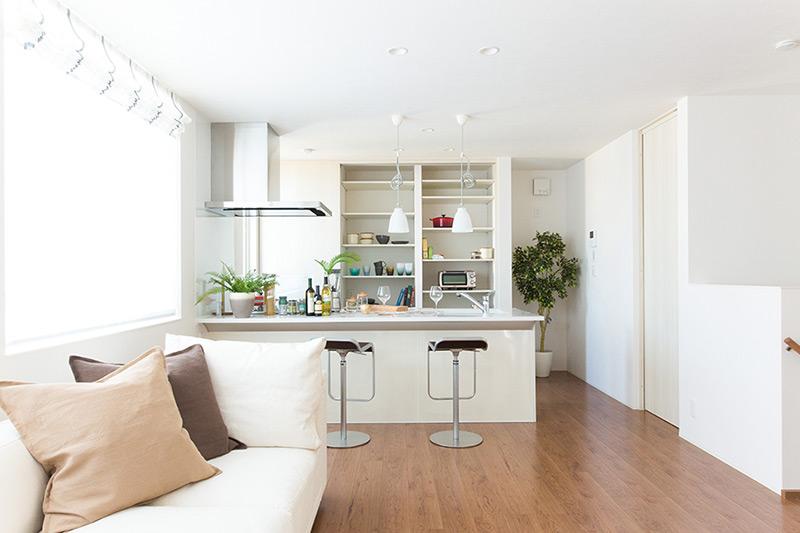 White-themed-kitchen.jpg